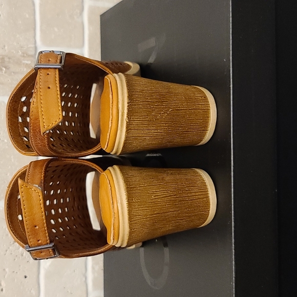 Mago Women's Brown Perforated Leather Peep Toe Heels Sandals ( US 6) - Picture 3 of 10